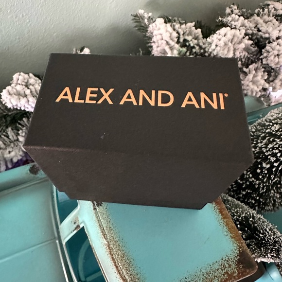 🎄 NWT Alex and Ani Tis’ the Sea-Sun Charm Bangle Bracelet in Shiny Rose Gold 🎄 - Picture 6 of 6